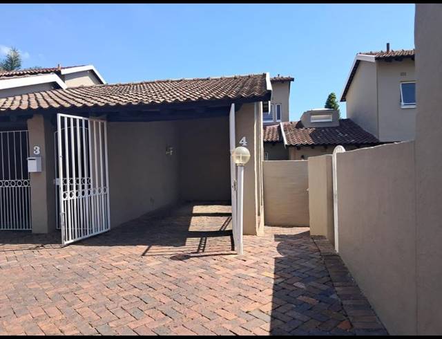 3 BEDROOM TOWNHOUSE FOR SALE IN WELTEVREDEN PARK